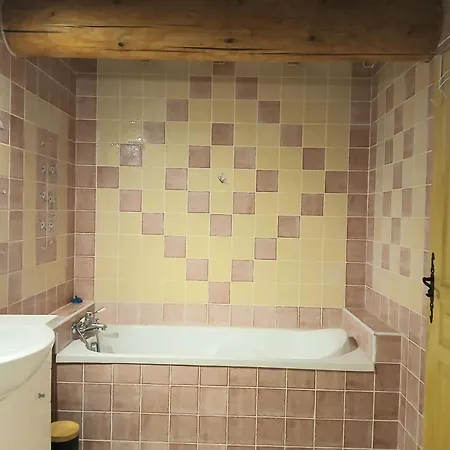 Maison De Village A De 87m2 Riez