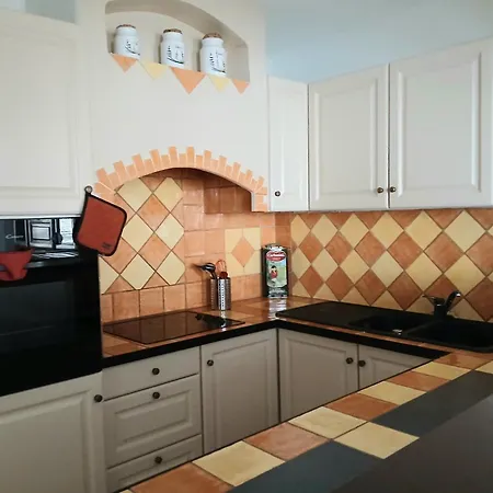 Maison De Village A De 87m2 *